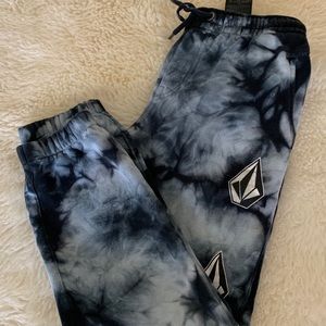 BOYS VOLCOM SWEATS